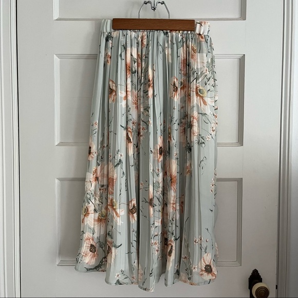Floral Pleated Skirt - Picture 4 of 6